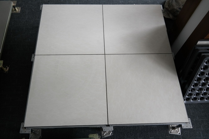 瓷砖防静电地板（白聚晶）_调整大小.JPG